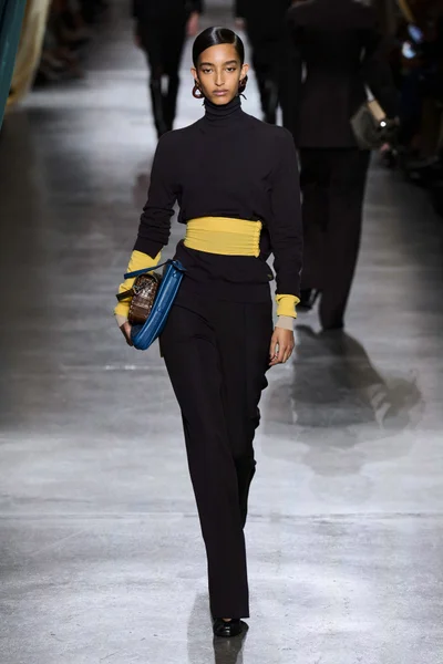 Look 3